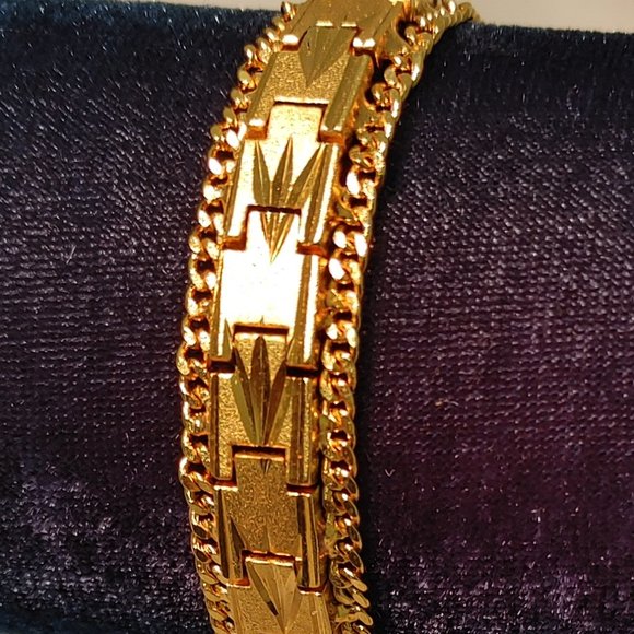 GOLD TONE BRACELET WITH SOMEWHAT SOUTHWESTERN DESIGN. no markings - Picture 1 of 5